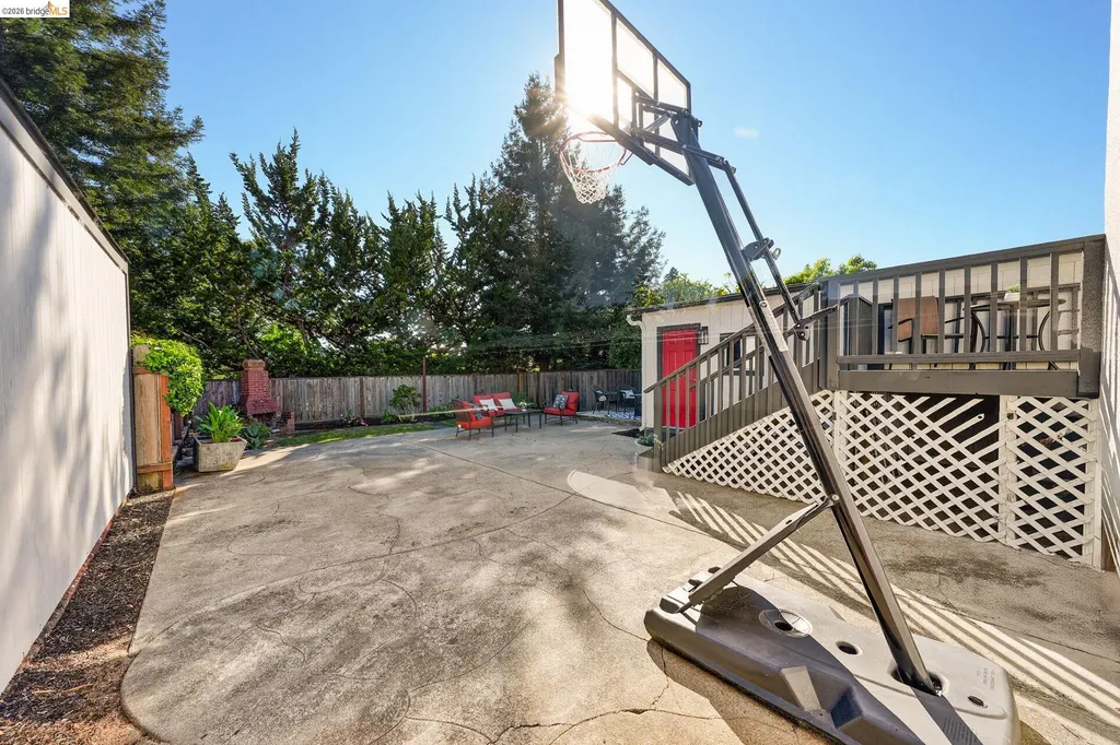 3057 Sylvan Avenue Oakland CA 94602