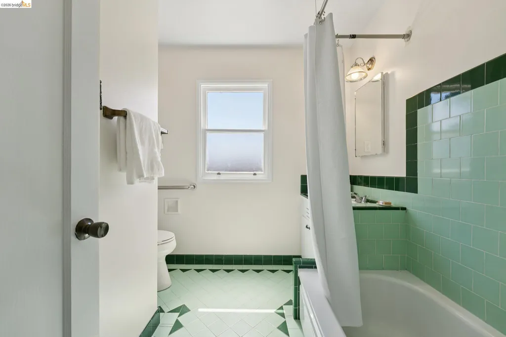 15162 Inverness Street San Leandro CA 94579