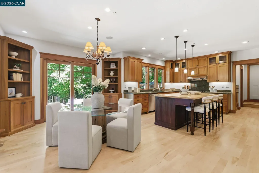 30 Greenwood Court Orinda CA 94563