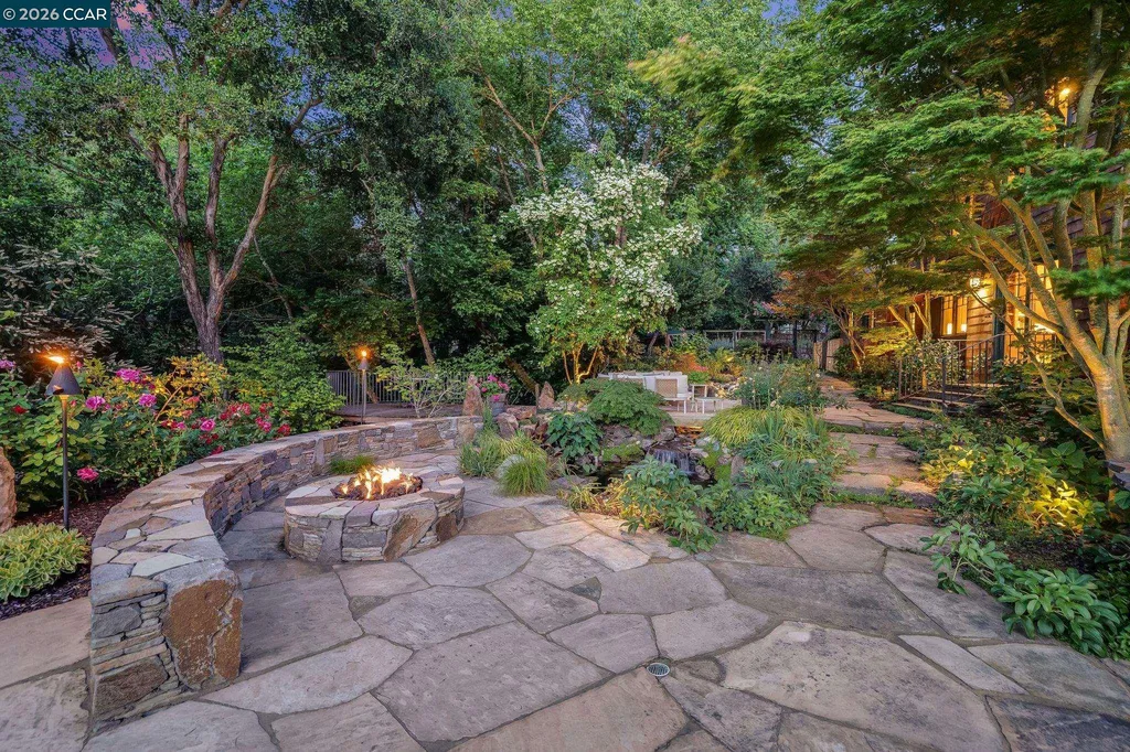 30 Greenwood Court Orinda CA 94563