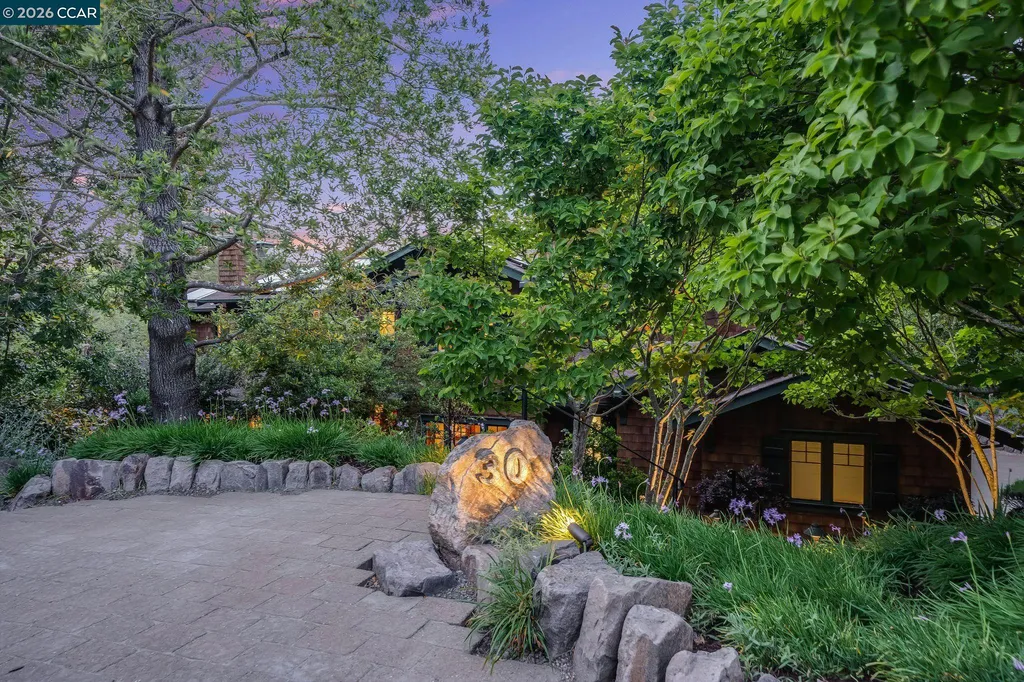 30 Greenwood Court Orinda CA 94563