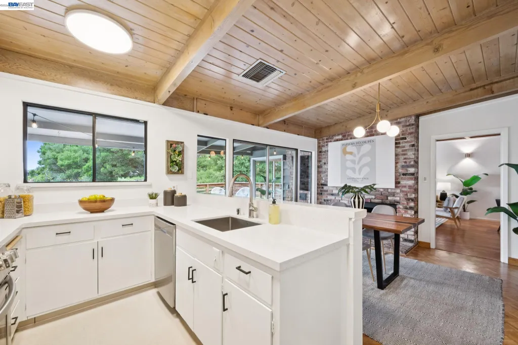 2800 Steinmetz Way Oakland CA 94602