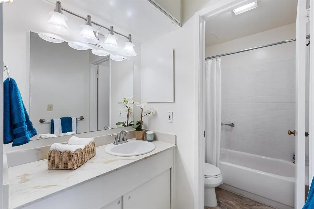 8 Captain Drive Emeryville CA 94608