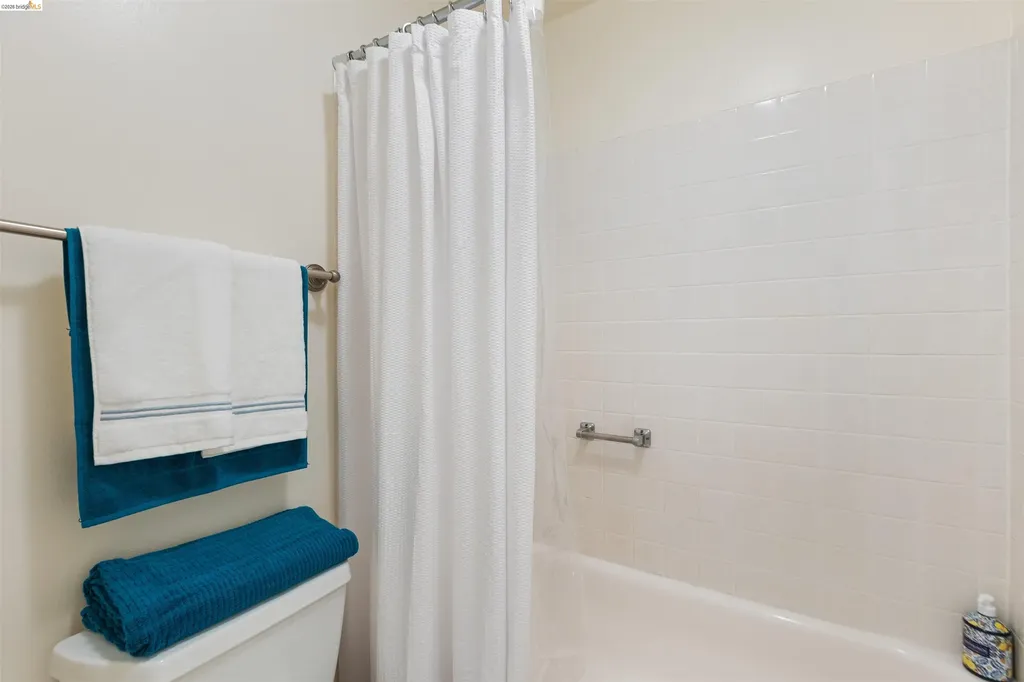 8 Captain Drive Emeryville CA 94608