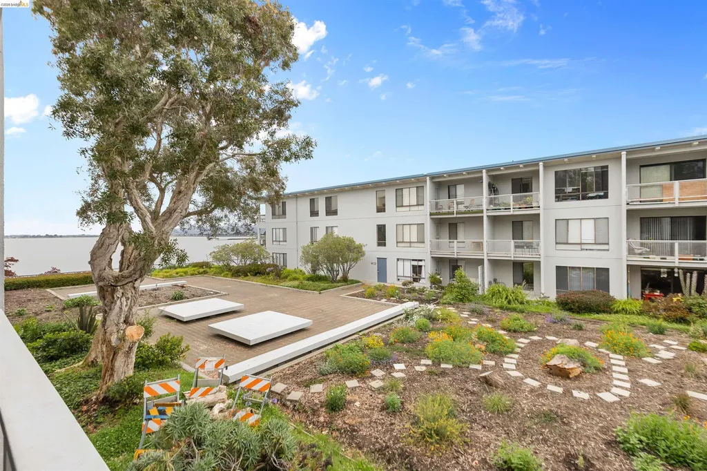 8 Captain Drive Emeryville CA 94608