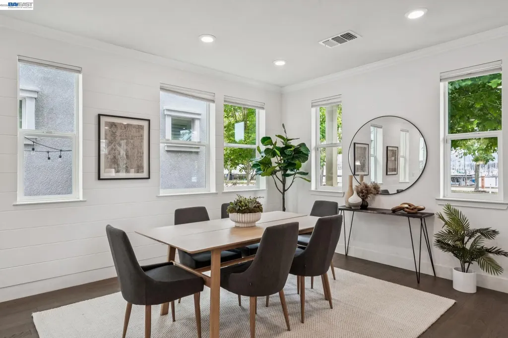 1568 Clement Avenue Alameda CA 94501