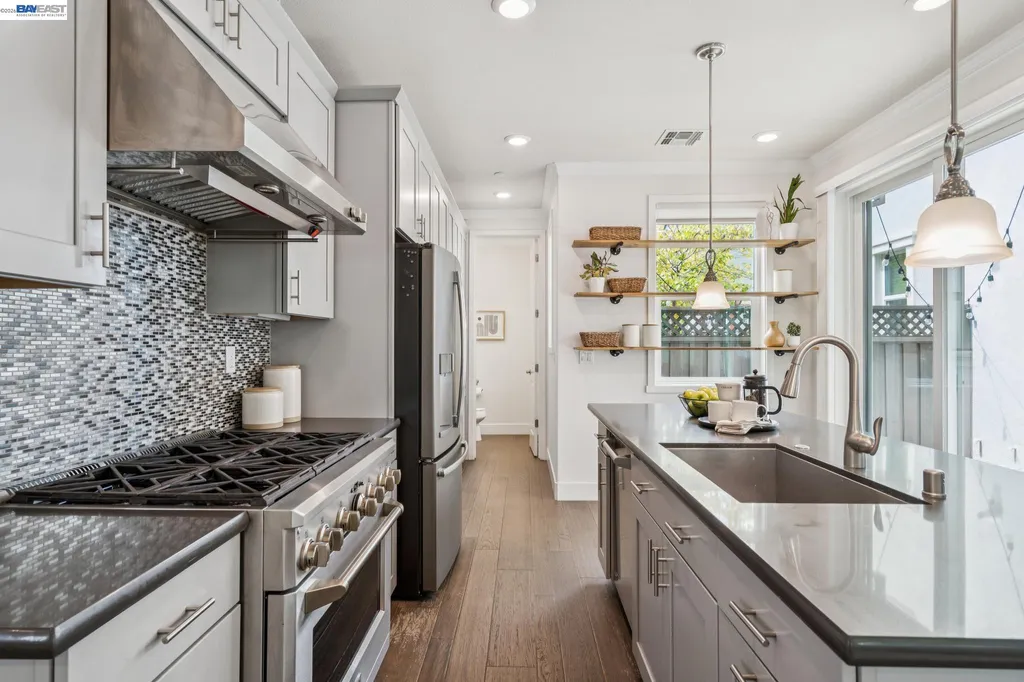 1568 Clement Avenue Alameda CA 94501