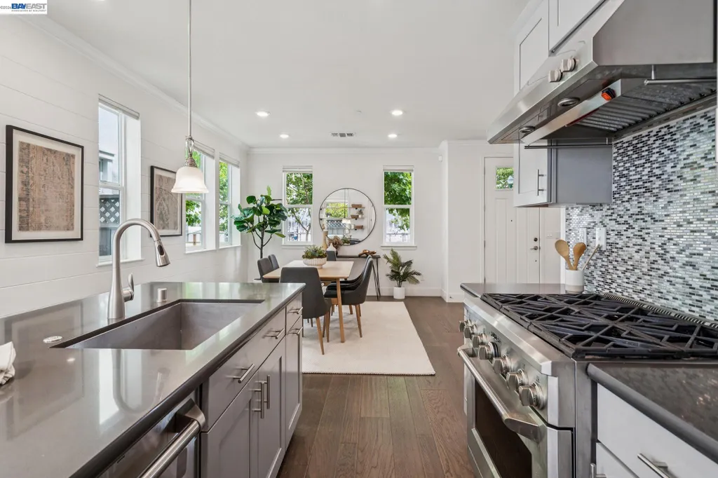 1568 Clement Avenue Alameda CA 94501