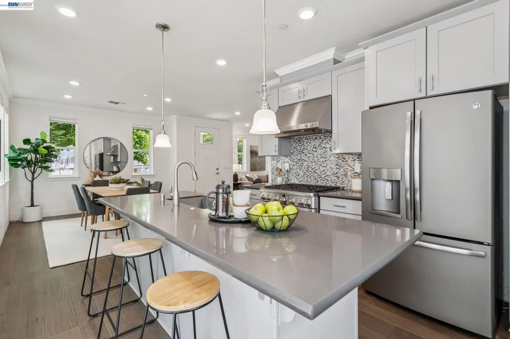 1568 Clement Avenue Alameda CA 94501