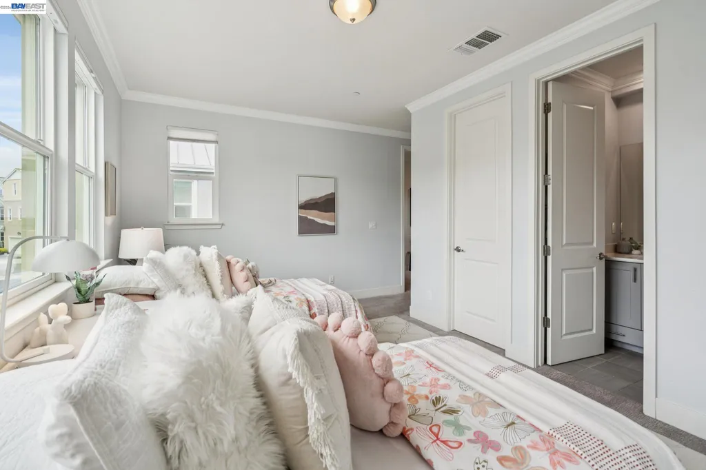 1568 Clement Avenue Alameda CA 94501