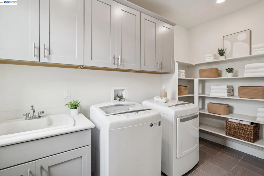 1568 Clement Avenue Alameda CA 94501