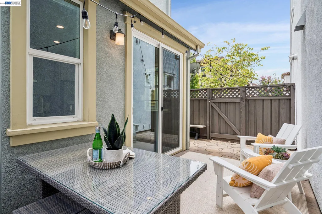 1568 Clement Avenue Alameda CA 94501