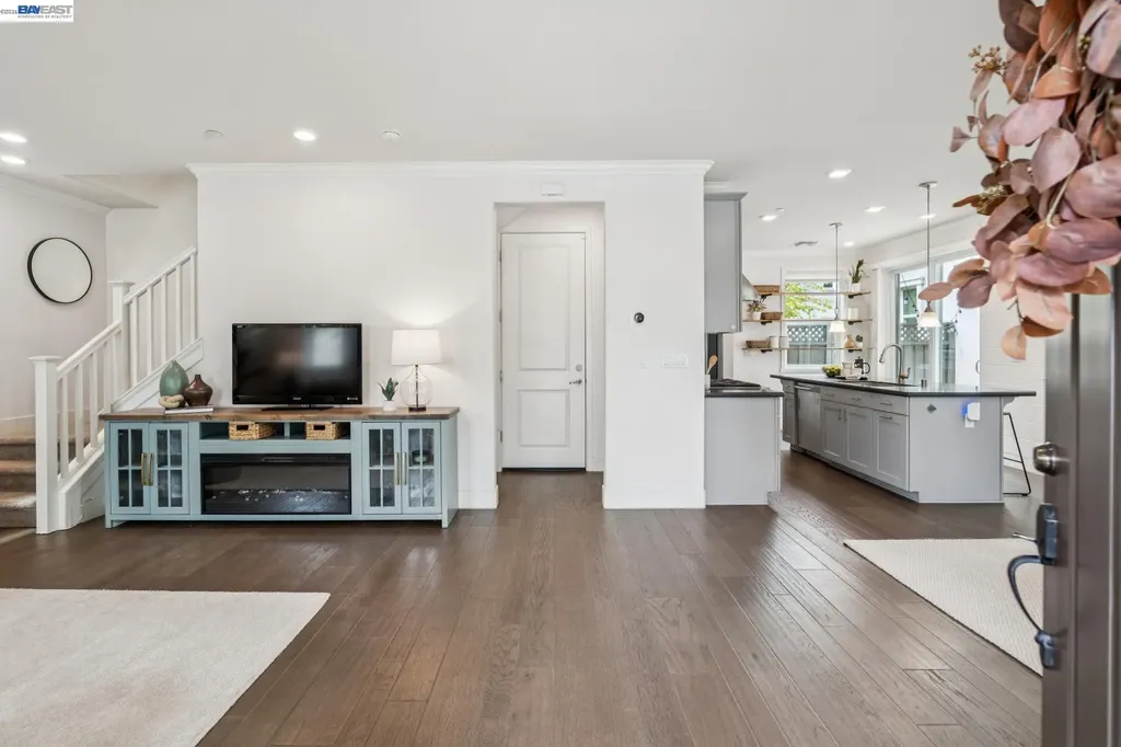 1568 Clement Avenue Alameda CA 94501