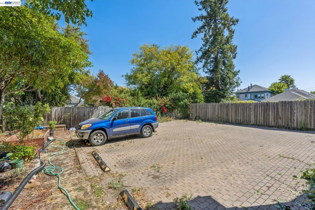 4324 Montgomery Street Oakland CA 94611