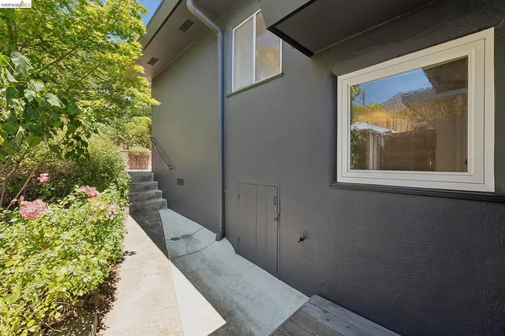 4050 Norton Avenue Oakland CA 94602