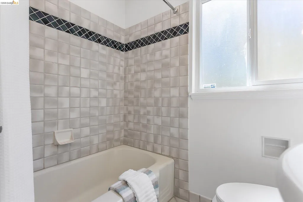 4436 Hyacinth Avenue Oakland CA 94619