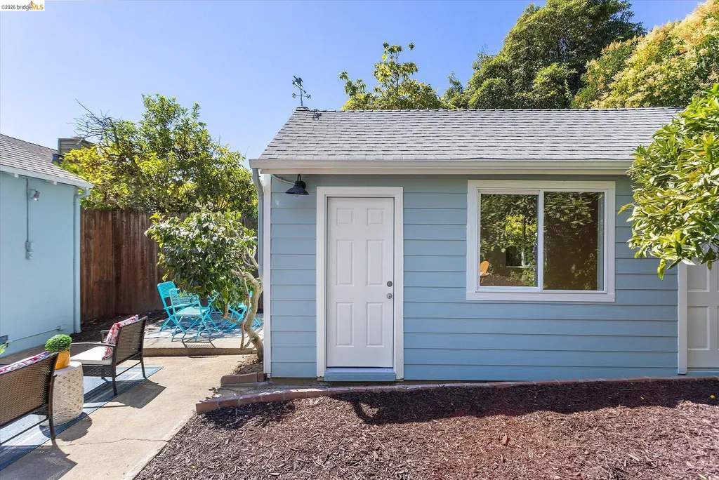 4436 Hyacinth Avenue Oakland CA 94619