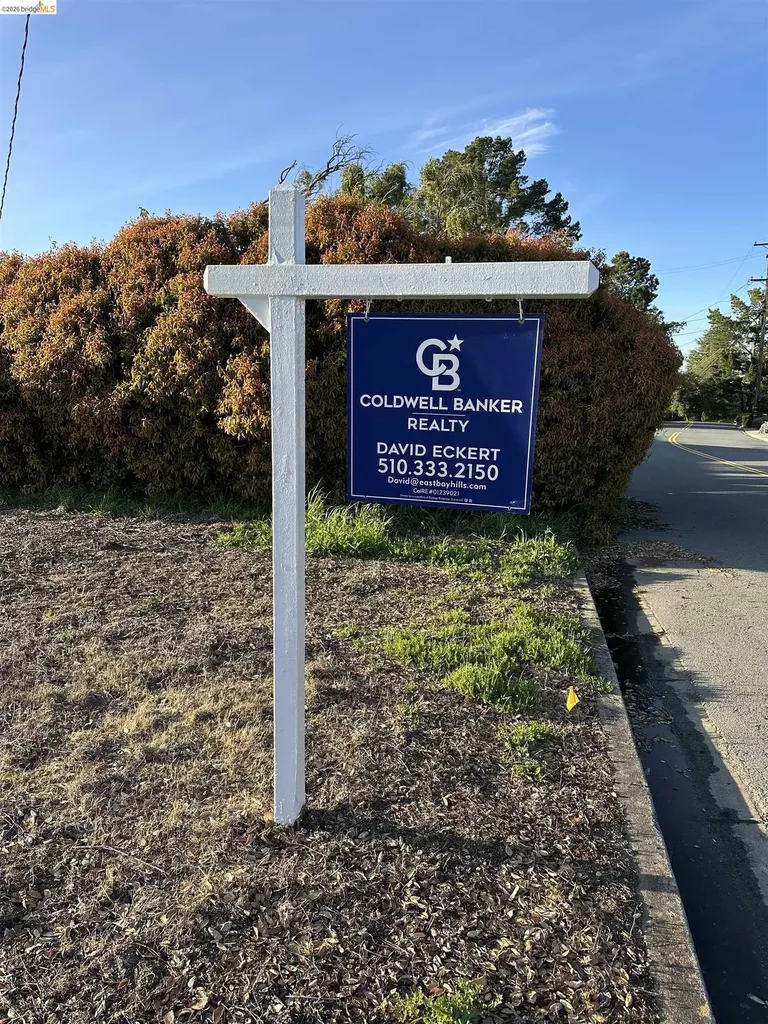 82 Zander Drive Orinda CA 94563