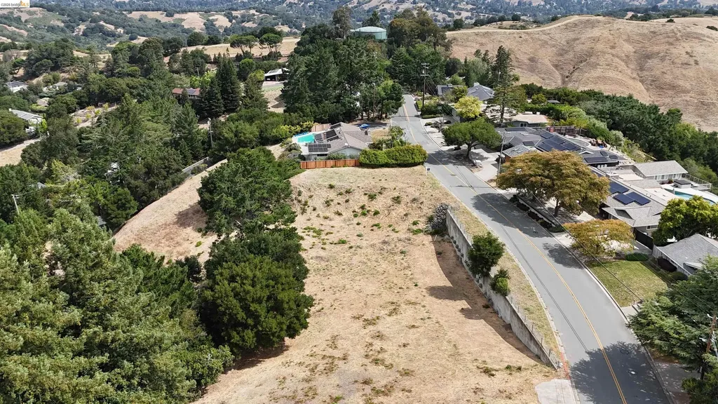 82 Zander Drive Orinda CA 94563