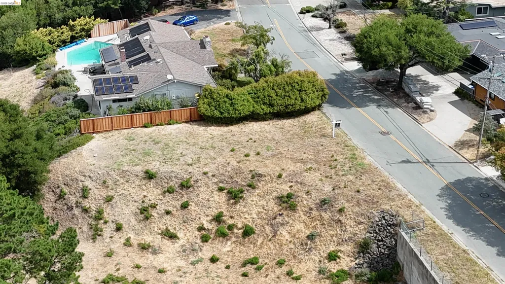 82 Zander Drive Orinda CA 94563