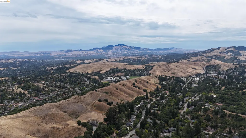 82 Zander Drive Orinda CA 94563