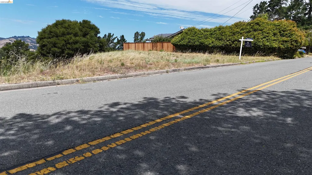 82 Zander Drive Orinda CA 94563