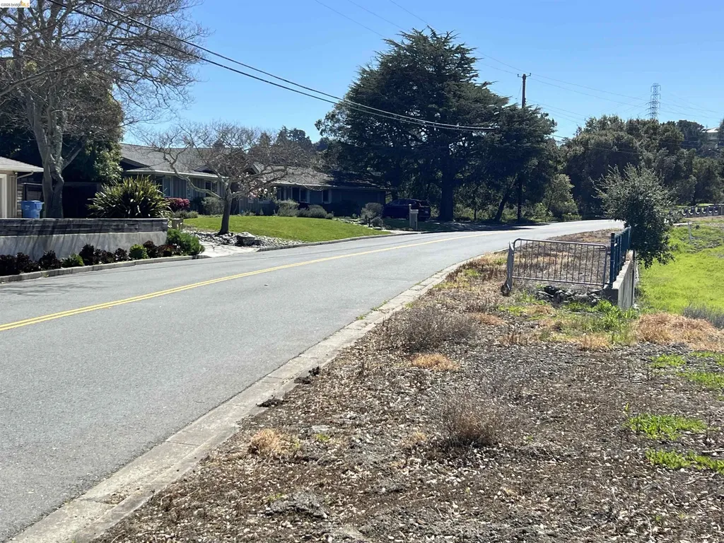 82 Zander Drive Orinda CA 94563