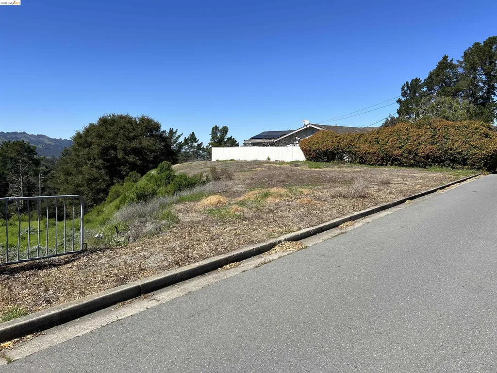 82 Zander Drive Orinda CA 94563