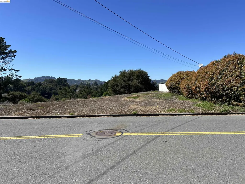 82 Zander Drive Orinda CA 94563
