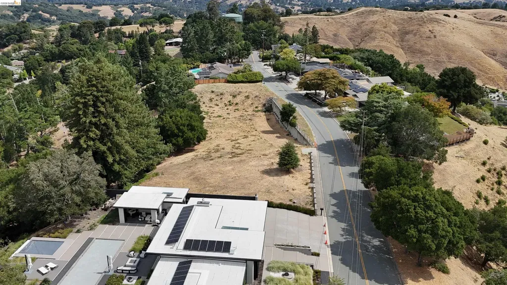 82 Zander Drive Orinda CA 94563
