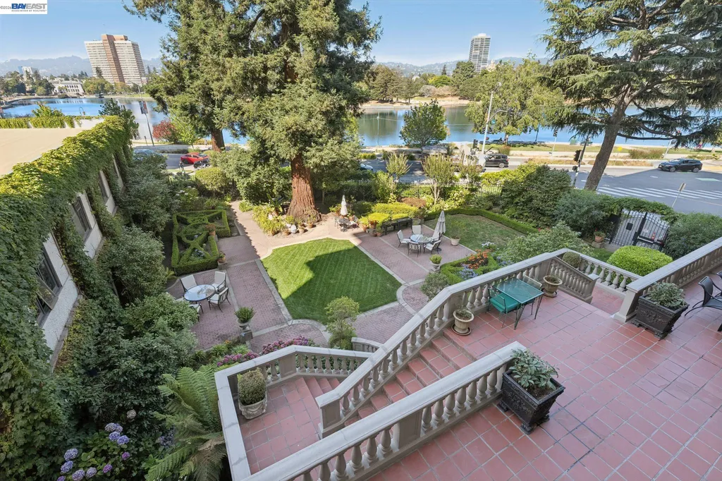 200 Lakeside Drive Oakland CA 94612