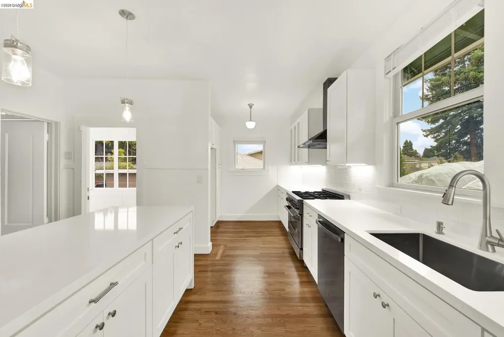 1043 47th Street Emeryville CA 94608