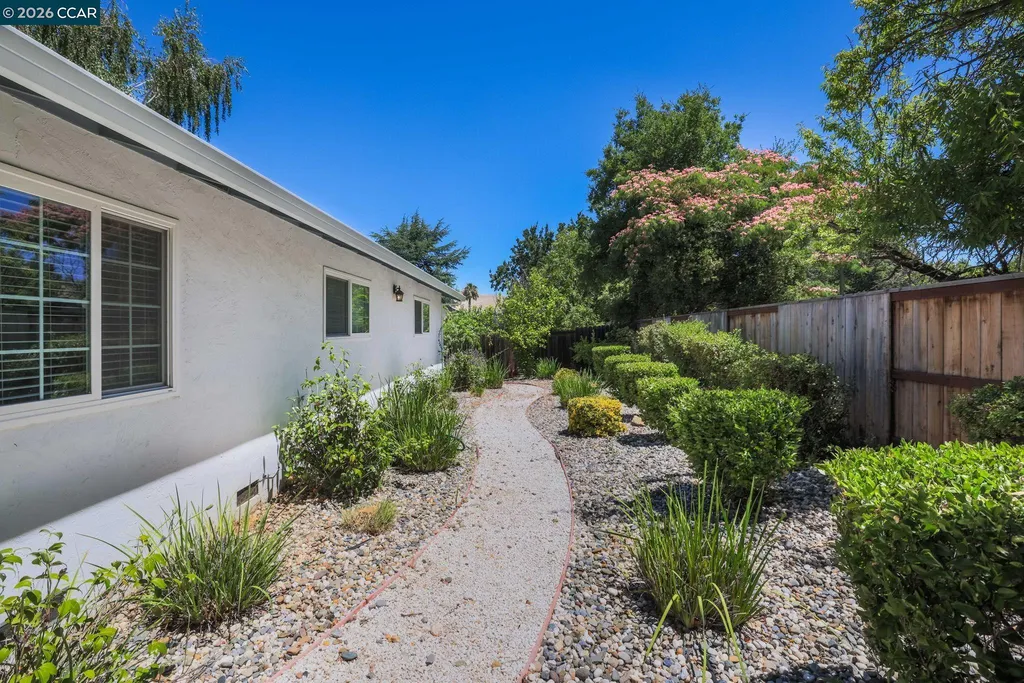 11 Xavier Place Clayton CA 94517