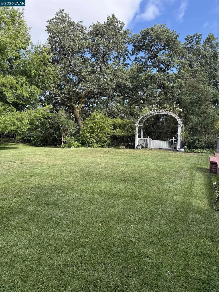 7 Haciendas Road Orinda CA 94563