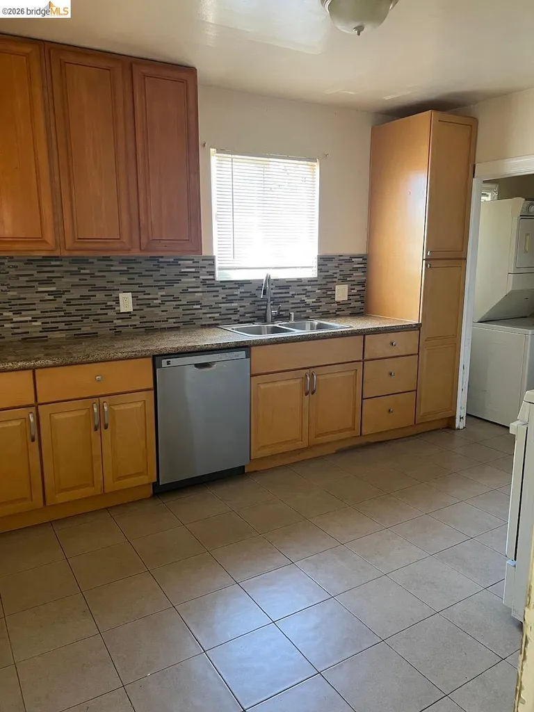 478 11th Street Pittsburg CA 94565