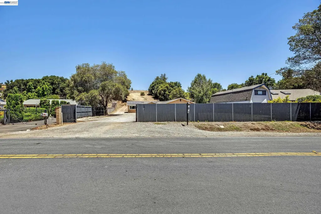 6344 Paloverde Road Castro Valley CA 94552