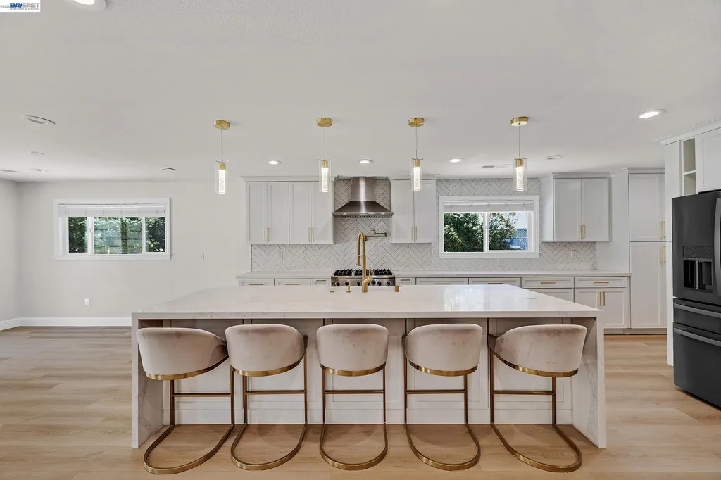 6344 Paloverde Road Castro Valley CA 94552