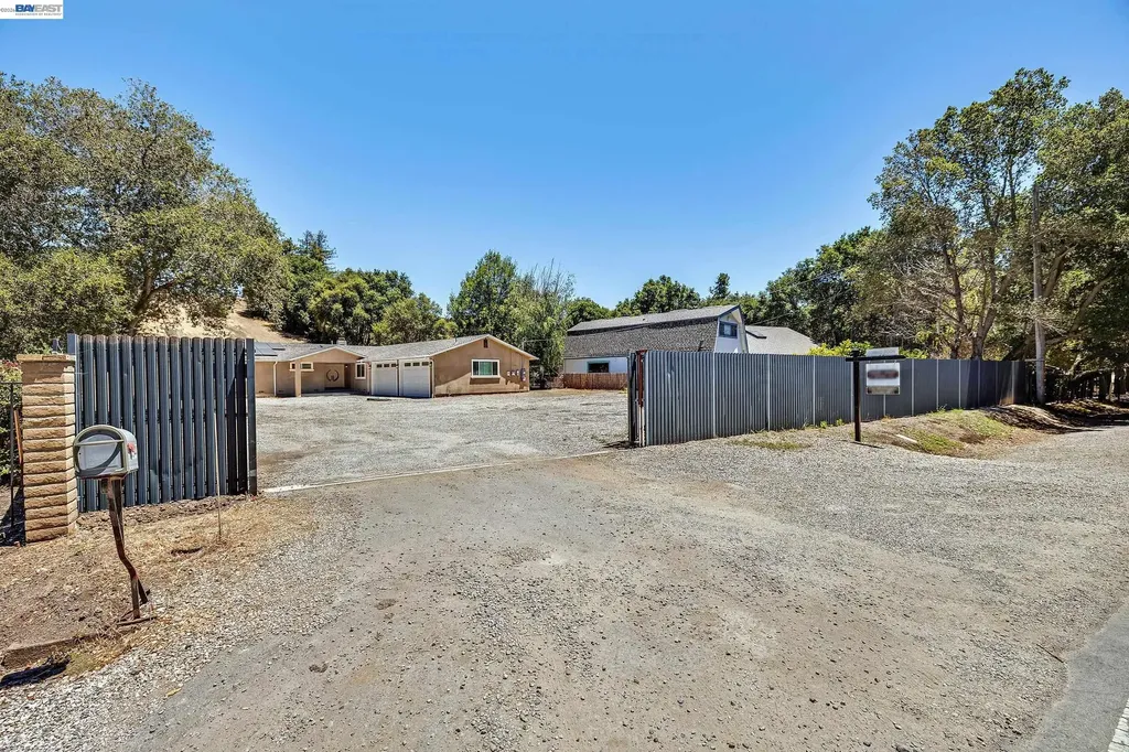 6344 Paloverde Road Castro Valley CA 94552