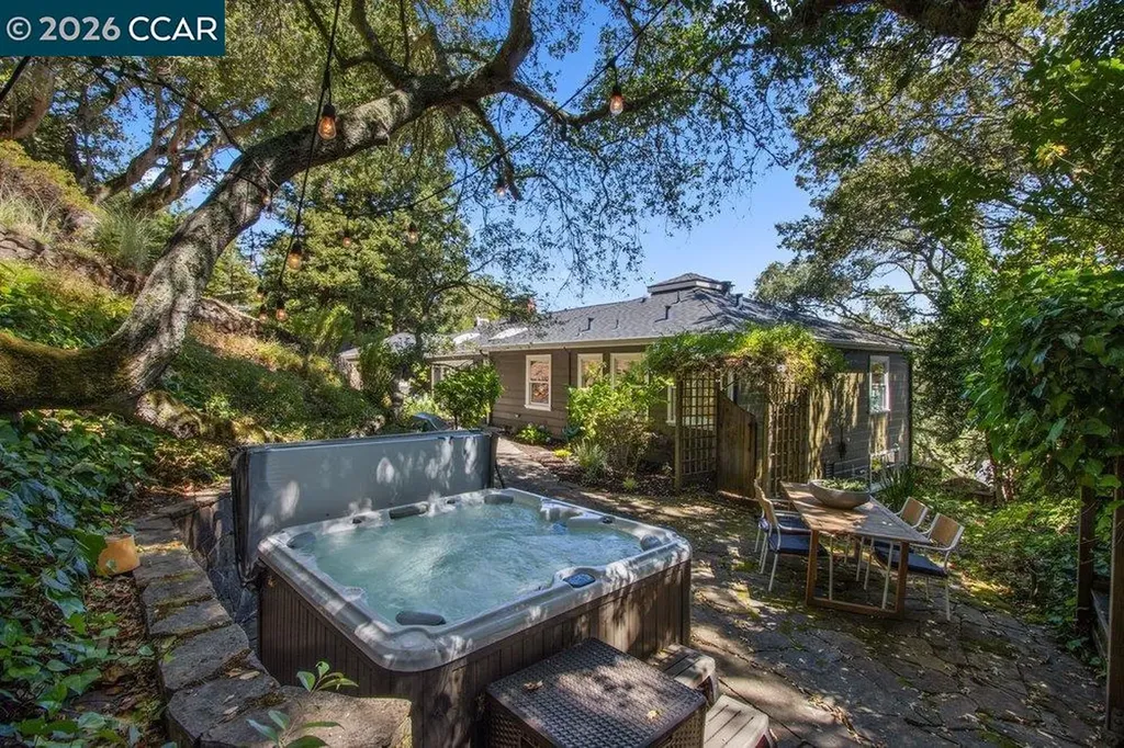 59 El Toyonal Orinda CA 94563