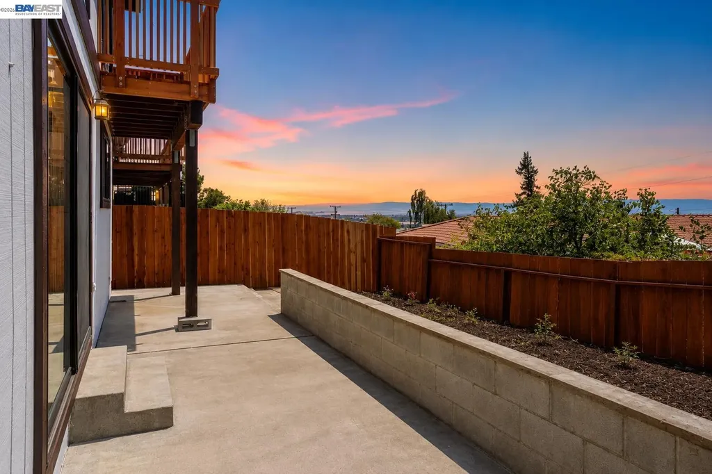 16645 Cowell Street Castro Valley CA 94578