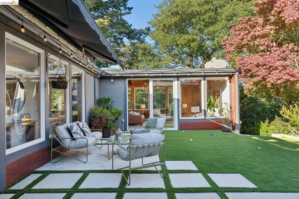6941 Ridgewood Way Oakland CA 94611