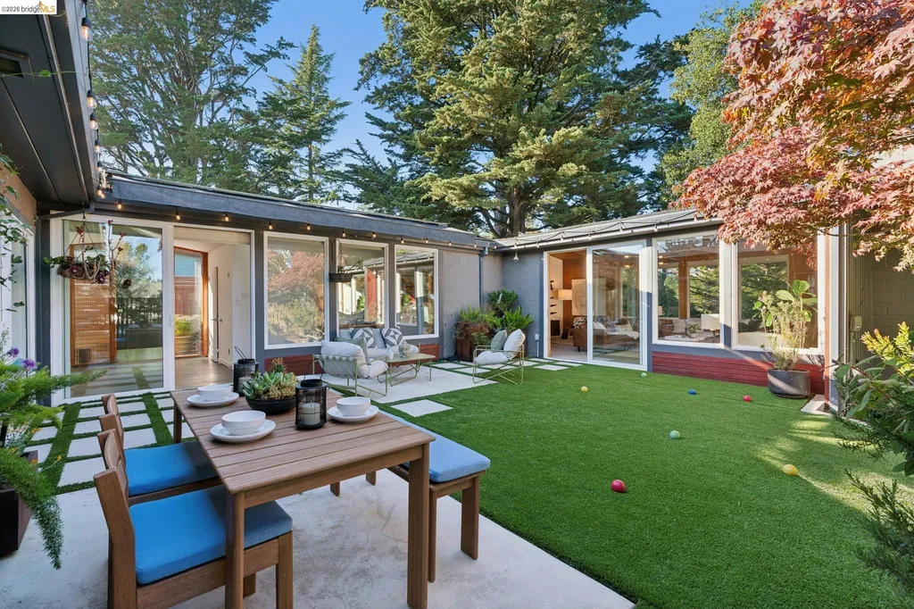6941 Ridgewood Way Oakland CA 94611