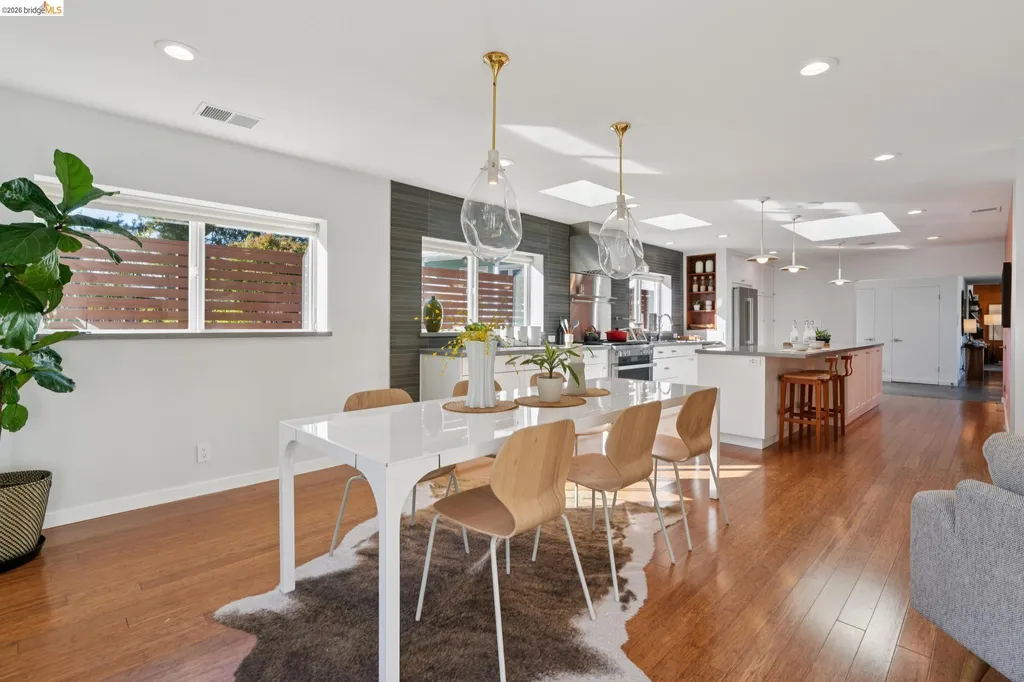 6941 Ridgewood Way Oakland CA 94611
