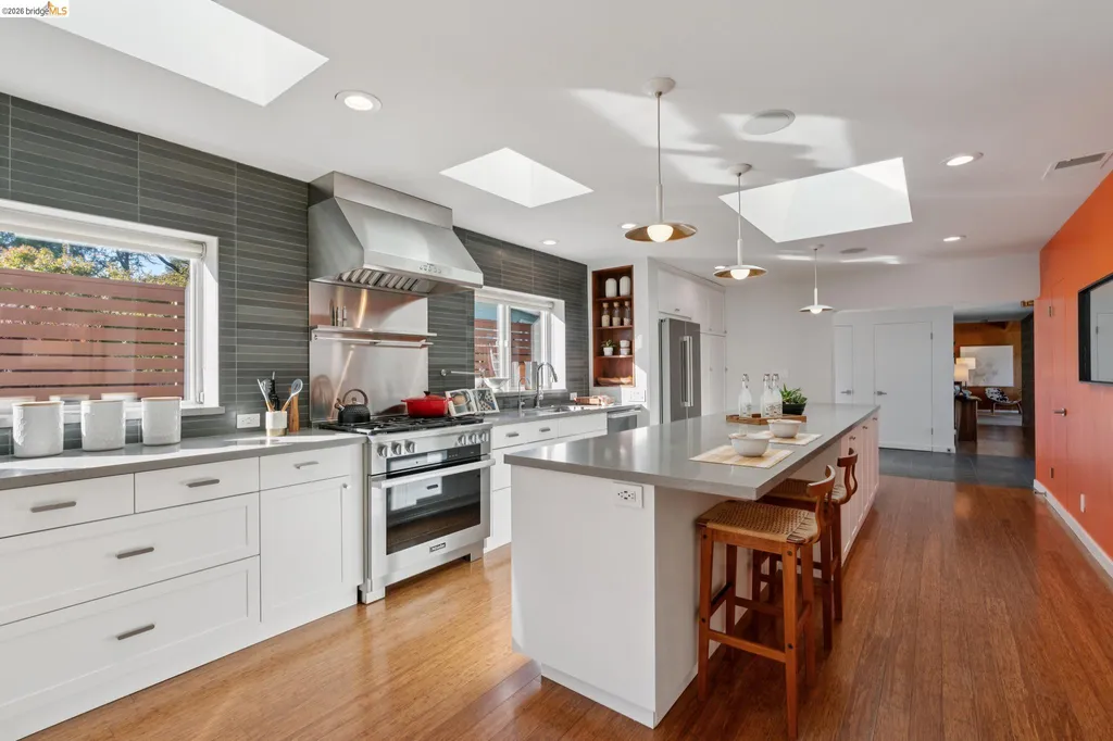 6941 Ridgewood Way Oakland CA 94611