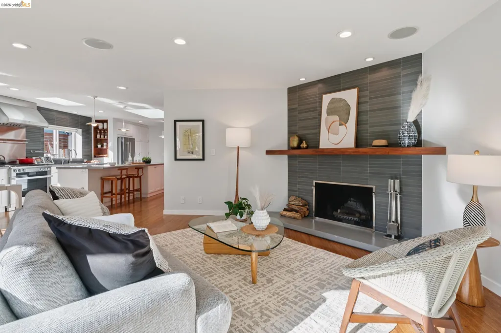 6941 Ridgewood Way Oakland CA 94611