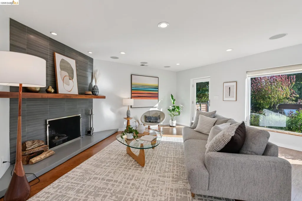 6941 Ridgewood Way Oakland CA 94611