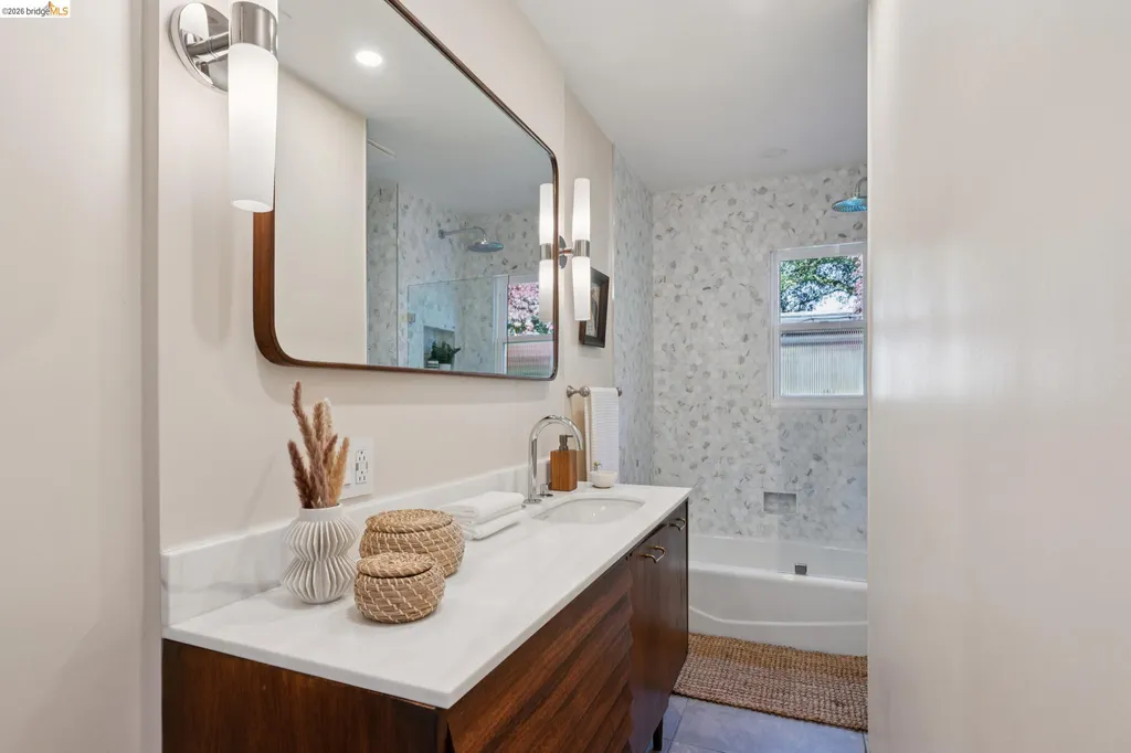 6941 Ridgewood Way Oakland CA 94611