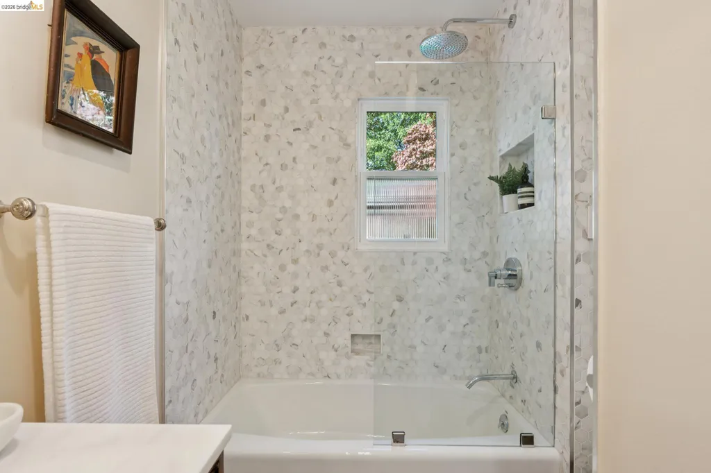 6941 Ridgewood Way Oakland CA 94611