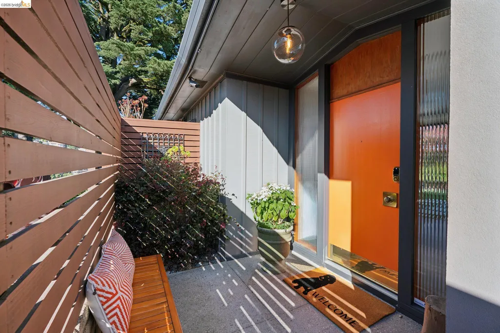 6941 Ridgewood Way Oakland CA 94611