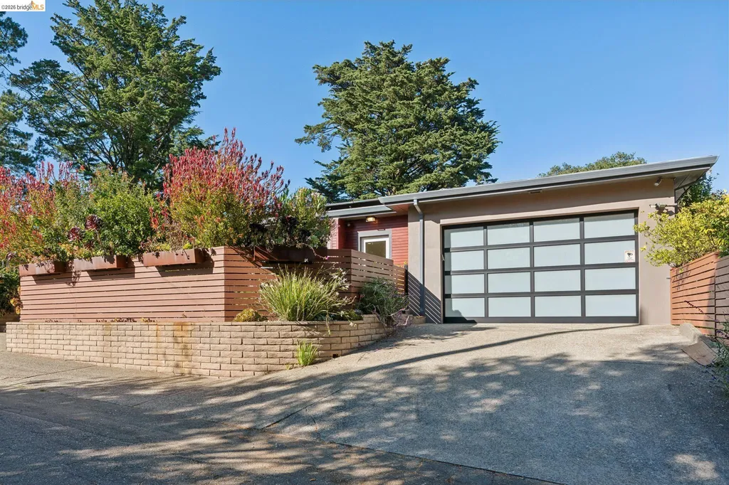 6941 Ridgewood Way Oakland CA 94611